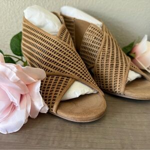 NWT Eileen Fisher Dagny Natural Mesh Wedge Sandals - Tan